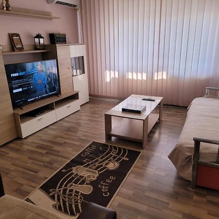 Ferienwohnung Quiet, Relaxing, Family Friendly Bukarest Exterior foto