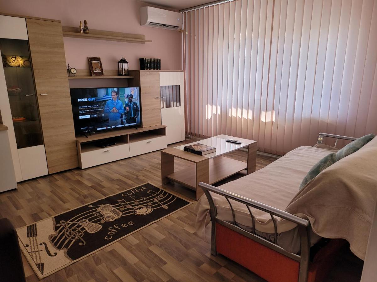 Ferienwohnung Quiet, Relaxing, Family Friendly Bukarest Exterior foto