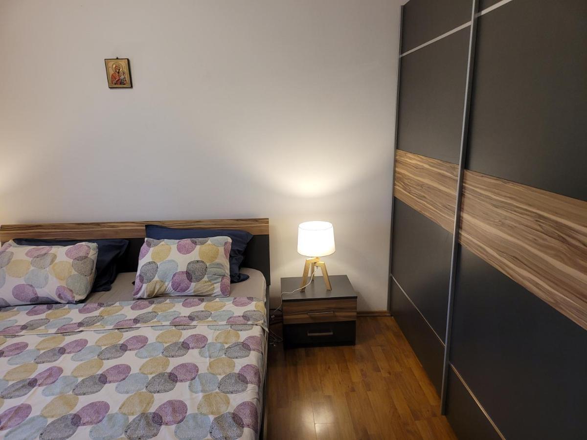 Ferienwohnung Quiet, Relaxing, Family Friendly Bukarest Exterior foto