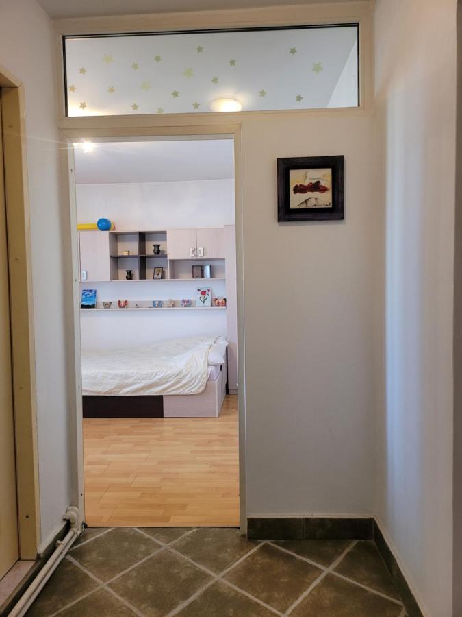 Ferienwohnung Quiet, Relaxing, Family Friendly Bukarest Exterior foto