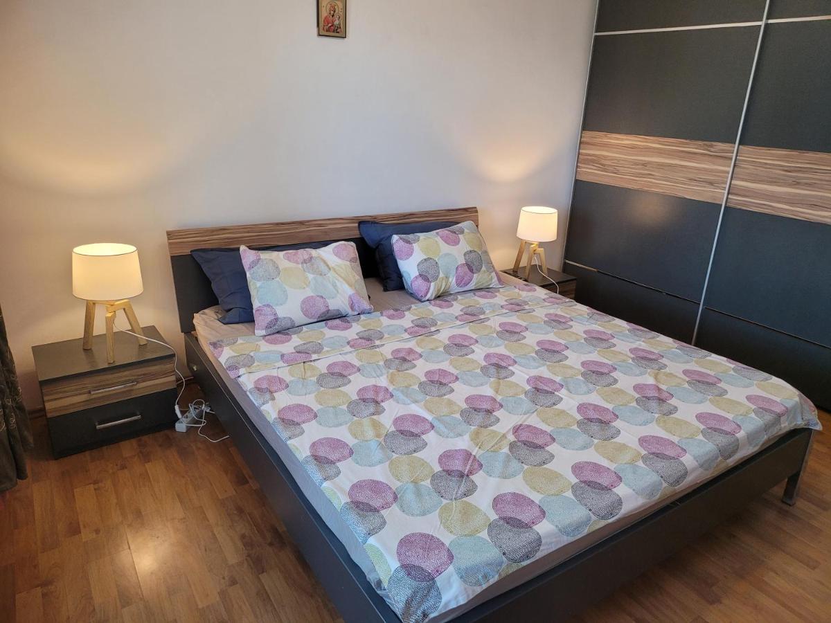 Ferienwohnung Quiet, Relaxing, Family Friendly Bukarest Exterior foto