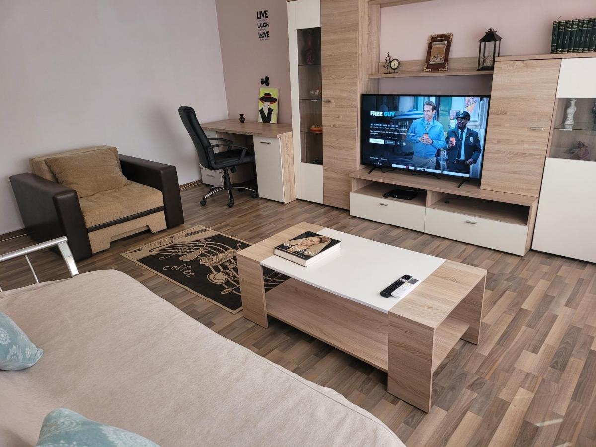 Ferienwohnung Quiet, Relaxing, Family Friendly Bukarest Exterior foto