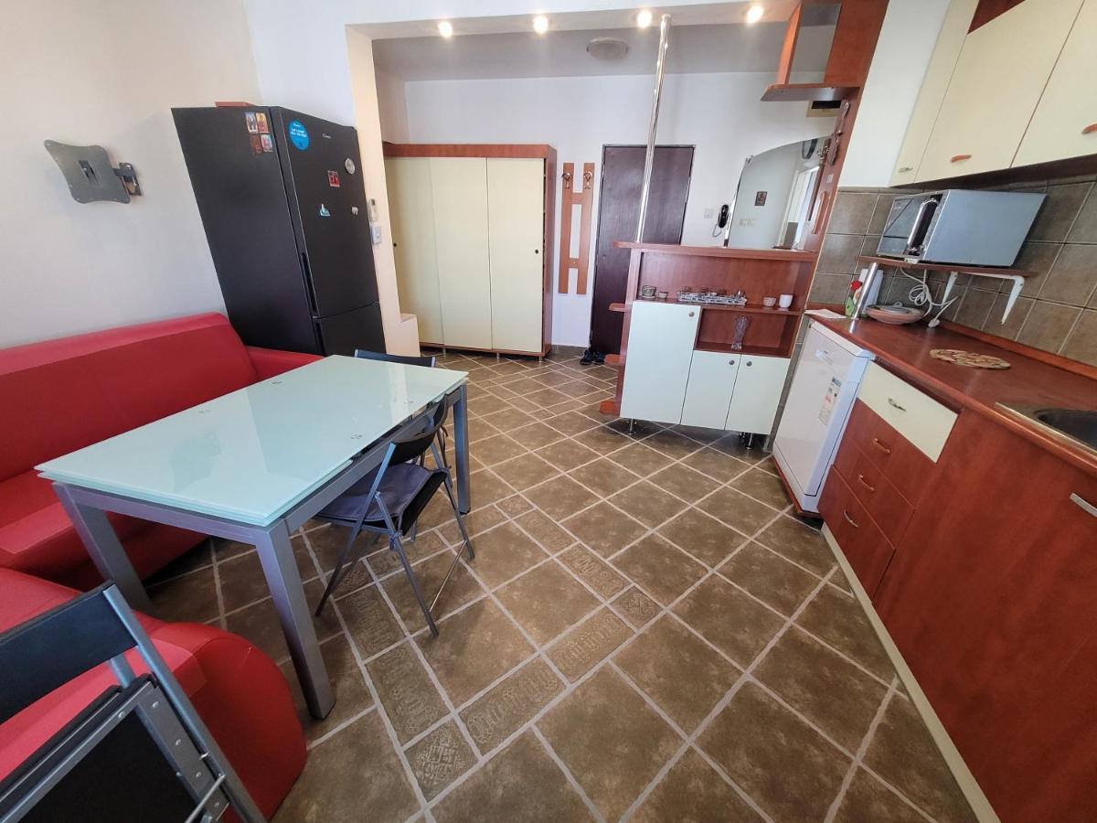 Ferienwohnung Quiet, Relaxing, Family Friendly Bukarest Exterior foto
