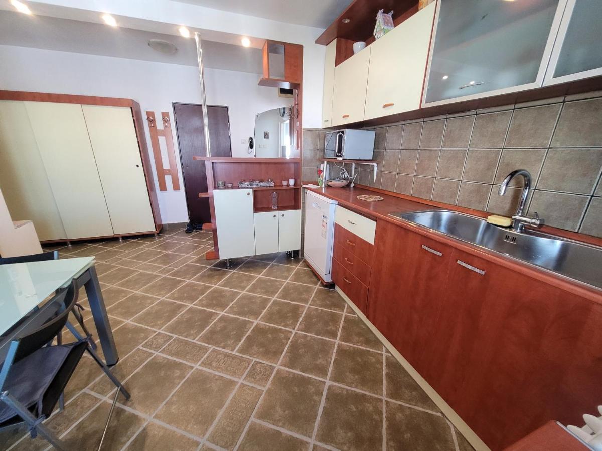 Ferienwohnung Quiet, Relaxing, Family Friendly Bukarest Exterior foto